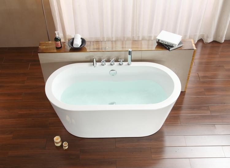 What is a pearlescent bathtub and what is special?