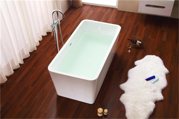 Which is better for a home free-standing bathtub or a built-in bathtub?