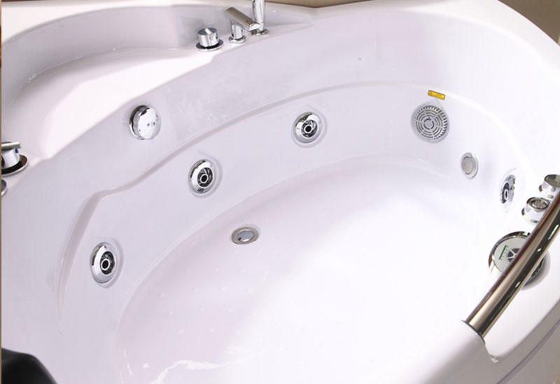 Are clawfoot bathtubs suitable for small bathrooms?