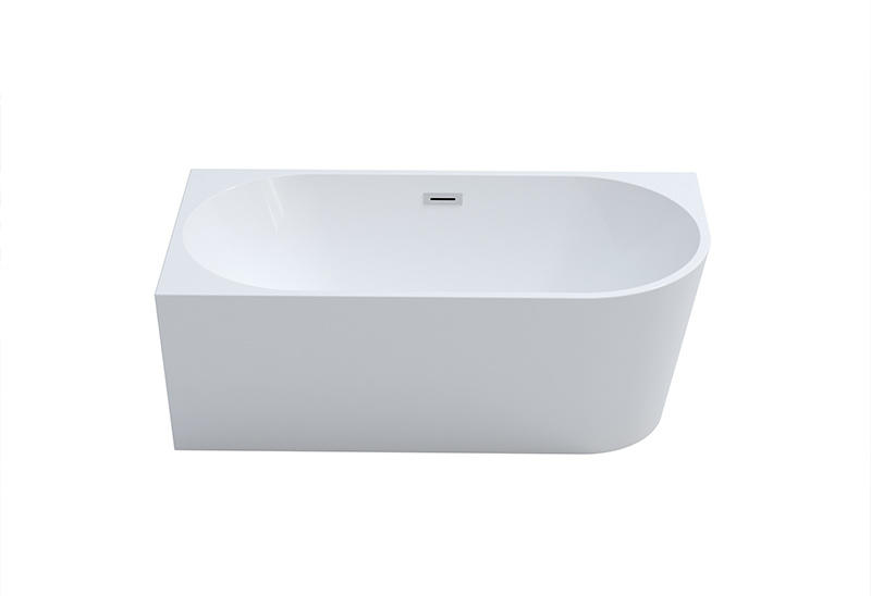 What kind of bathroom is a freestanding bathtub suitable for?